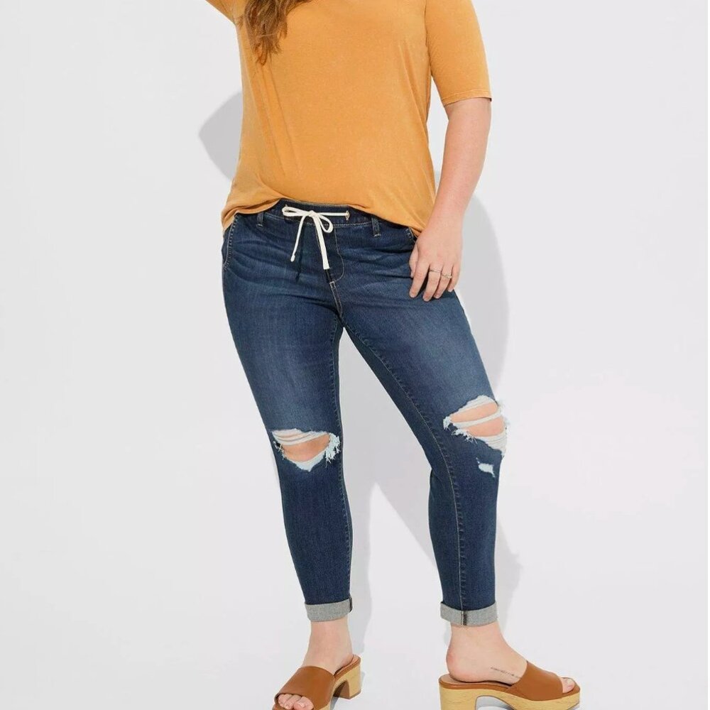 TORRID Weekend Boyfriend Mid-Rise Jean PULL ON 4X DISTRESSED RIPPED
